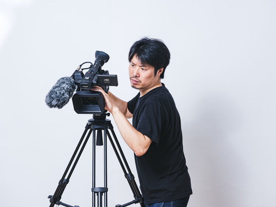 動画づくりに悩んでいる人のイメージ
